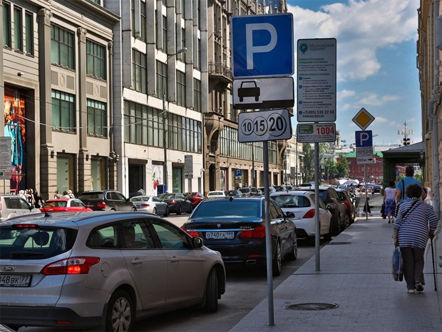 В Госдуме предложили предоставлять беременным места на парковках
